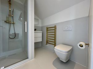 Master En-Suite- click for photo gallery